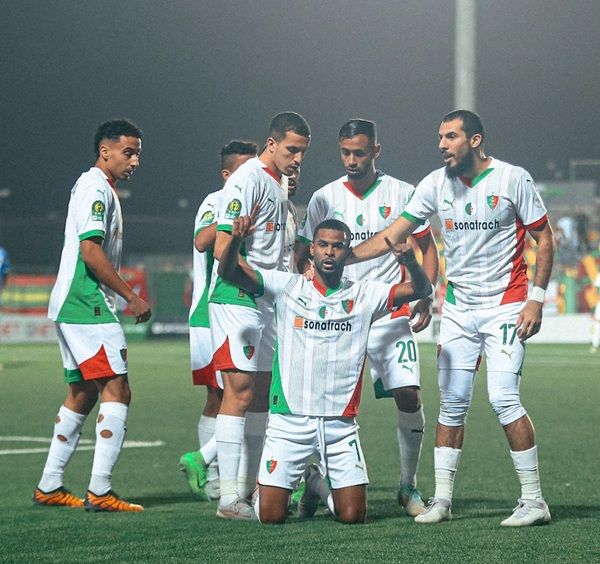 بالصور: اعتداءات على جماهير مولودية الجزائر.. وإدارة النادي تندد بالصور: اعتداءات على جماهير مولودية الجزائر.. وإدارة النادي تندد