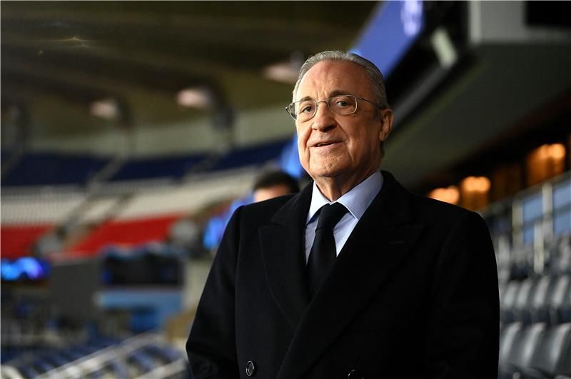 بالصور.. بيريز يجتمع بلاعبي ريال مدريد قبل نهائي الكأس بالصور.. بيريز يجتمع بلاعبي ريال مدريد قبل نهائي الكأس