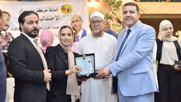 بالصور.. حماة الوطن ببني مزار يكرم 1200حافظ وحافظة لكتاب الله و70 أمًا مثالية بالصور.. حماة الوطن ببني مزار يكرم 1200حافظ وحافظة لكتاب الله و70 أمًا مثالية