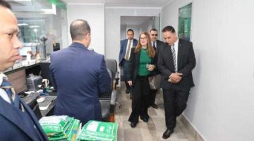 بالصور ”رئيس البريد” تتفقد.. مكاتب بريد ”القليوبية” لمتابعة حركة انتظام صرف العمل
