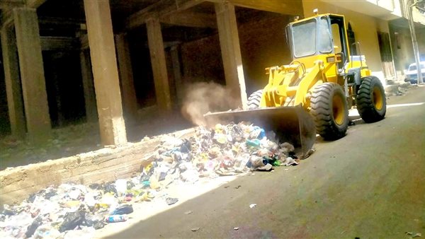 بالصور.. رفع 3 طن من التراكمات والأتربة في حملة نظافة بالأقصر بالصور.. رفع 3 طن من التراكمات والأتربة في حملة نظافة بالأقصر