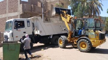بالصور.. رفع 60 طنا من التراكمات والأتربة خلال حملة نظافة بالأقصر