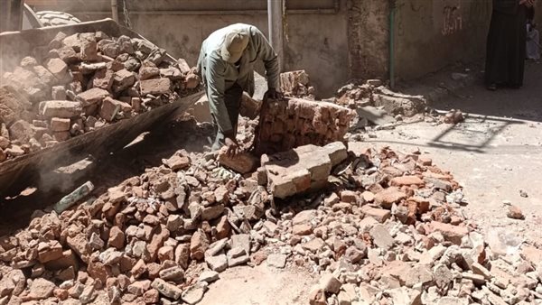 بالصور.. رفع الحواجز والمعوقات الخرسانية ومظاهر العشوائيات في الأقصر بالصور.. رفع الحواجز والمعوقات الخرسانية ومظاهر العشوائيات في الأقصر