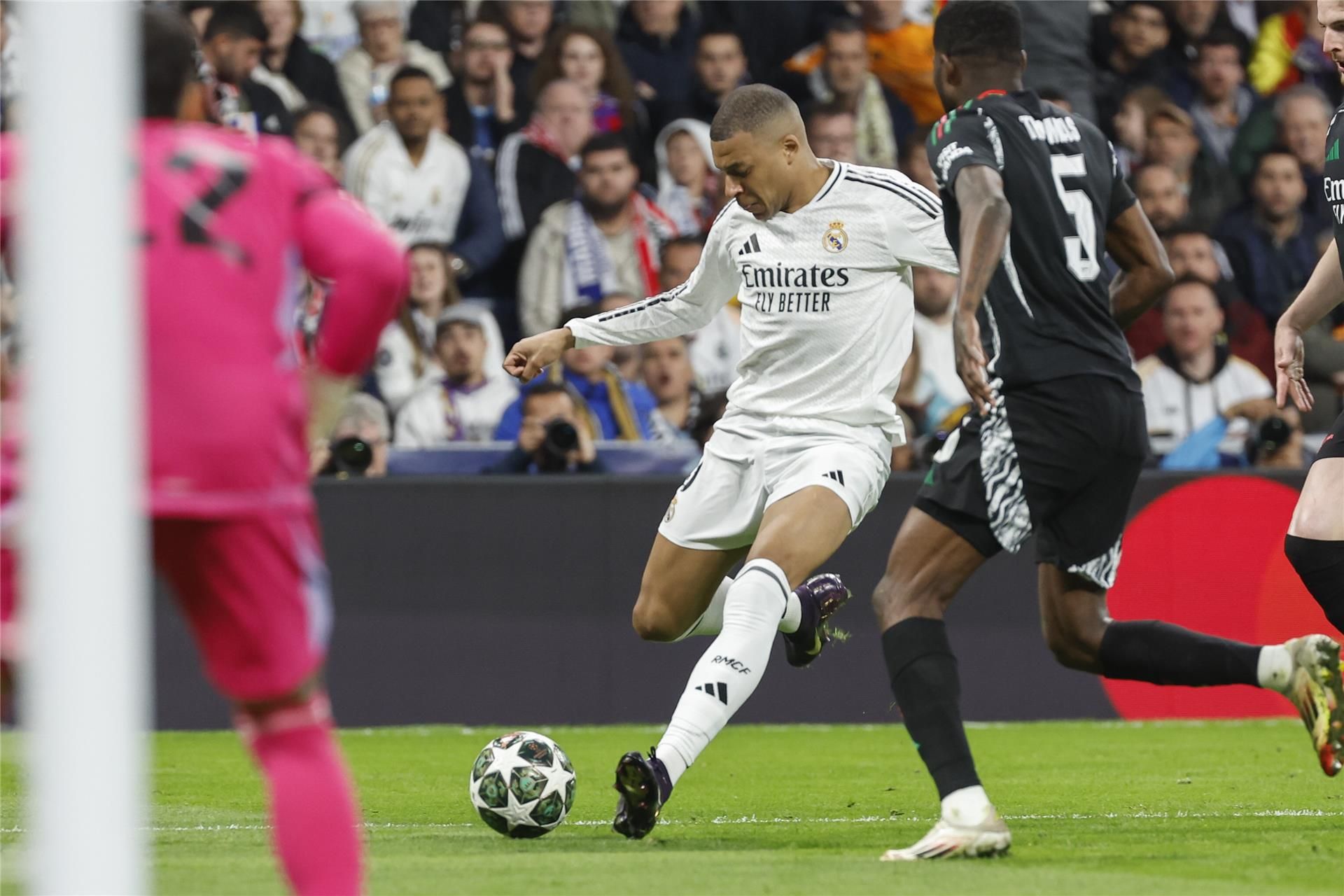 بالصور.. ريال مدريد يتلقى ضربة موجعة أمام آرسنال بالصور.. ريال مدريد يتلقى ضربة موجعة أمام آرسنال