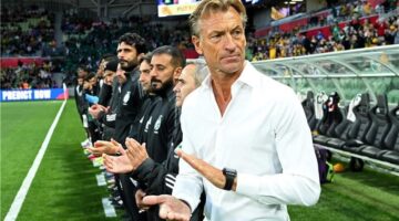 بالصور: رينارد يراقب نجوم الهلال والخليج