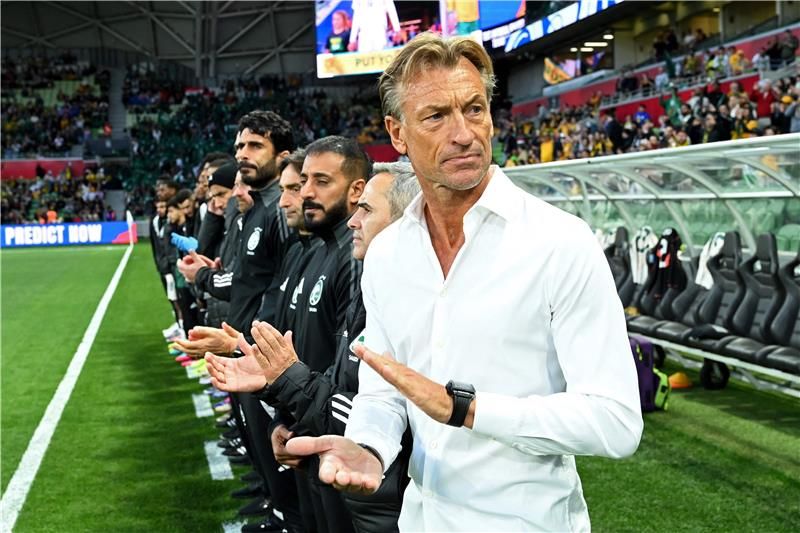 بالصور: رينارد يراقب نجوم الهلال والخليج بالصور: رينارد يراقب نجوم الهلال والخليج