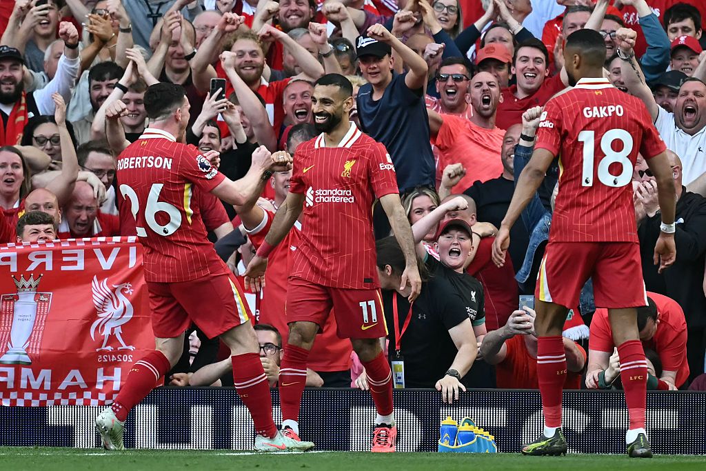 بالصور: صلاح يفاجئ جمهور ليفربول في ليلة التتويج بالبريميرليج بالصور: صلاح يفاجئ جمهور ليفربول في ليلة التتويج بالبريميرليج