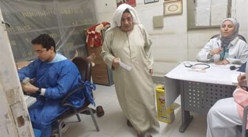 بالصور.. قافلة طبية مجانية بقرية دير السنقورية ببني مزار ضمن قوافل وزارة الصحة