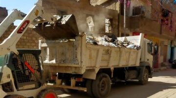 بالصور.. مدينة إسنا تشن حملات نظافة موسعة لرفع كفاءة الطرق جنوب الأقصر