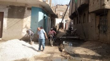 بالصور.. مواصلة تنفيذ أعمال تركيب الصرف الصحي بمركز الزينية في الأقصر