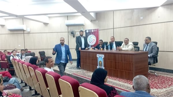 بالصور.. ندوة تثقيفية حول تعزيز وعي الشباب بخدمات الوزارات المختلفة بالأقصر بالصور.. ندوة تثقيفية حول تعزيز وعي الشباب بخدمات الوزارات المختلفة بالأقصر