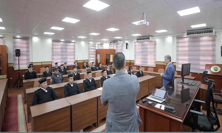 بالصور..أكاديمية الشرطة تواصل تنظيم الدورات التدريبية لكوادرها بالصور..أكاديمية الشرطة تواصل تنظيم الدورات التدريبية لكوادرها