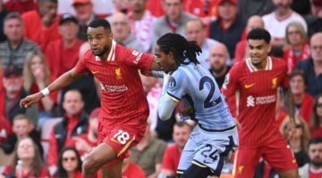 بالنيران الصديقة.. فيديو | ليفربول يُسجل الهدف الخامس أمام توتنهام في الدوري الإنجليزي