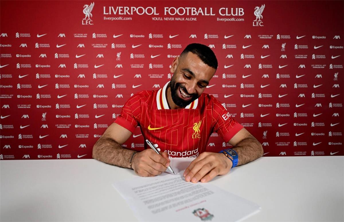 باهظة الثمن.. ديلي ميل توضح سعر ساعة محمد صلاح الفاخرة خلال توقيع عقده الجديد مع ليفربول باهظة الثمن.. ديلي ميل توضح سعر ساعة محمد صلاح الفاخرة خلال توقيع عقده الجديد مع ليفربول