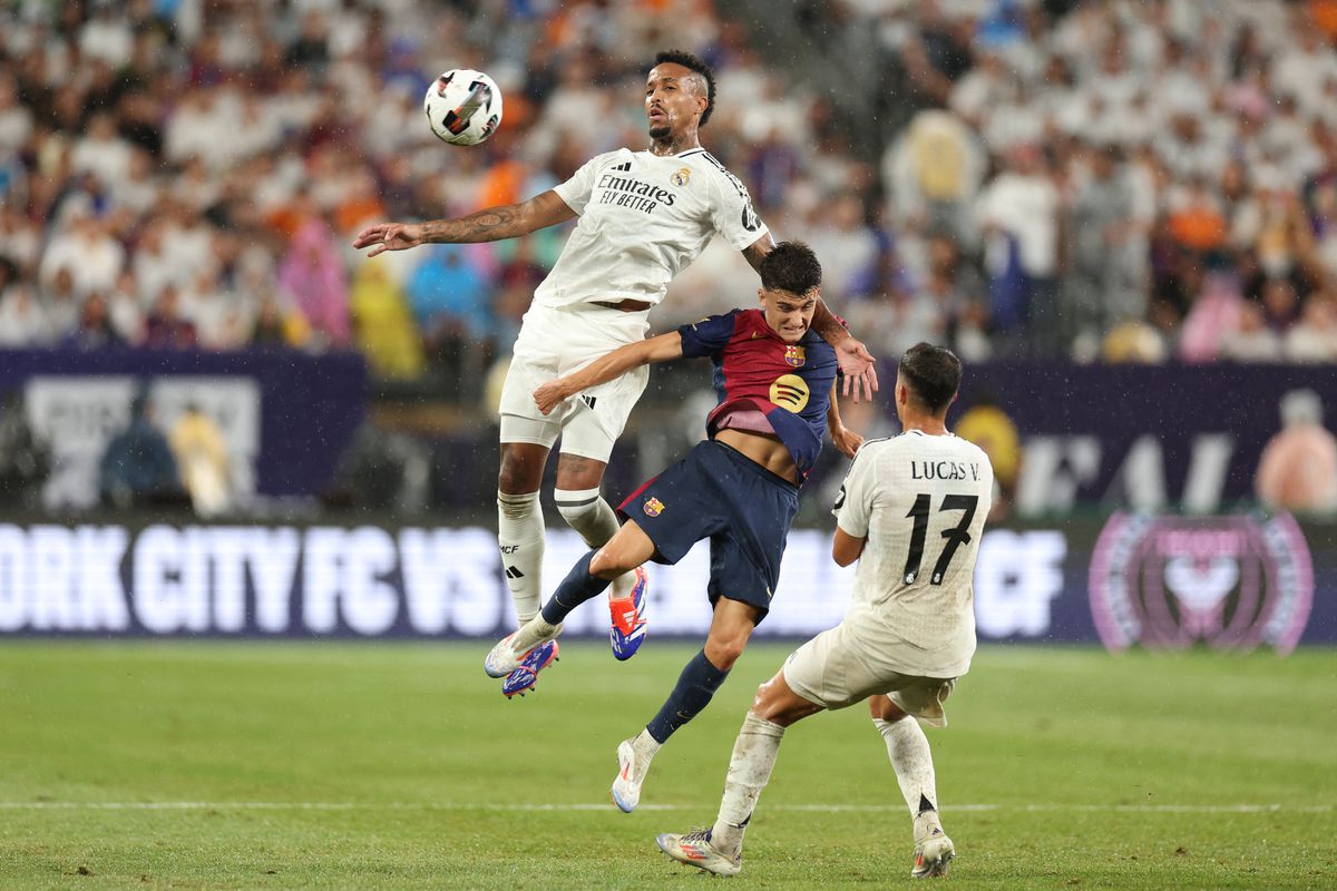 مباراة الكلاسيكو.. ريال مدريد متخوف من حكم نهائي الكأس أمام برشلونة مباراة الكلاسيكو.. ريال مدريد متخوف من حكم نهائي الكأس أمام برشلونة
