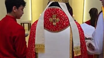 بحضور جماهيري كبير.. المطران فلافيانوس رامي يترأس قداس أحد الشعانين في أوغسبورغ