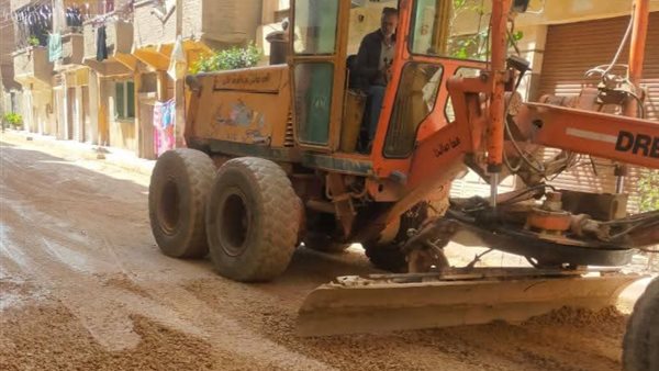 بدء وضع طبقة الأساس بطريق الشوكة البرنوجي في دمنهور بدء وضع طبقة الأساس بطريق الشوكة البرنوجي في دمنهور