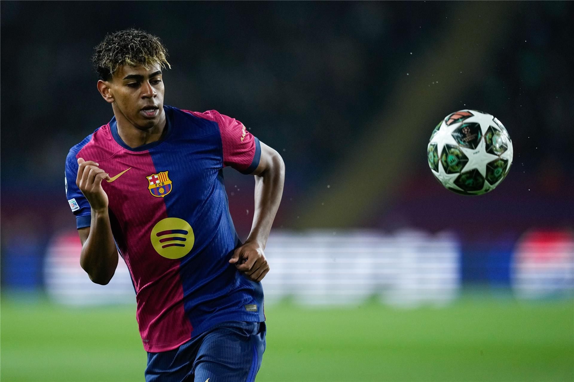 برشلونة يتحرك لتأمين لامين يامال