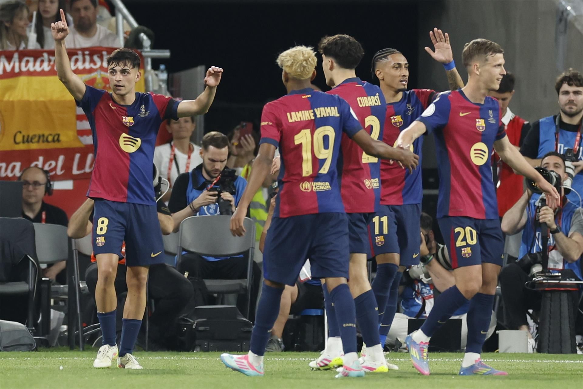 برشلونة يتلقى تهنئة حكومية برشلونة يتلقى تهنئة حكومية