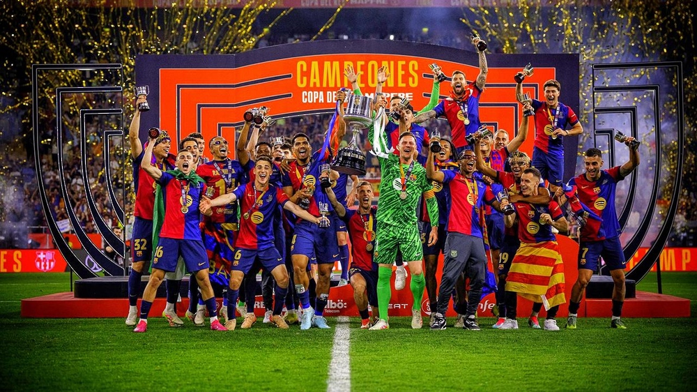 برشلونة يتوّج بكأس ملك إسبانيا بعد فوزه على ريال مدريد في النهائي