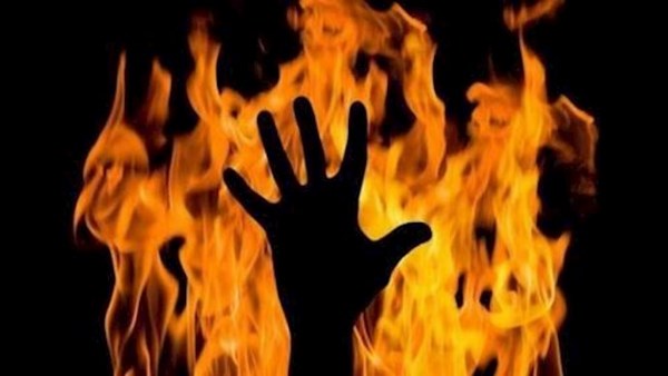 بسبب الإيراد.. سائق توك توك يضرم النار في صديقه بـ عين شمس بسبب الإيراد.. سائق توك توك يضرم النار في صديقه بـ عين شمس