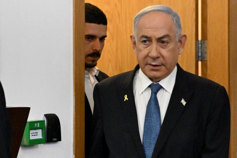 بسبب التعب.. نتنياهو يطلب إيقاف جلسة محاكمته بتهم فساد بسبب التعب.. نتنياهو يطلب إيقاف جلسة محاكمته بتهم فساد