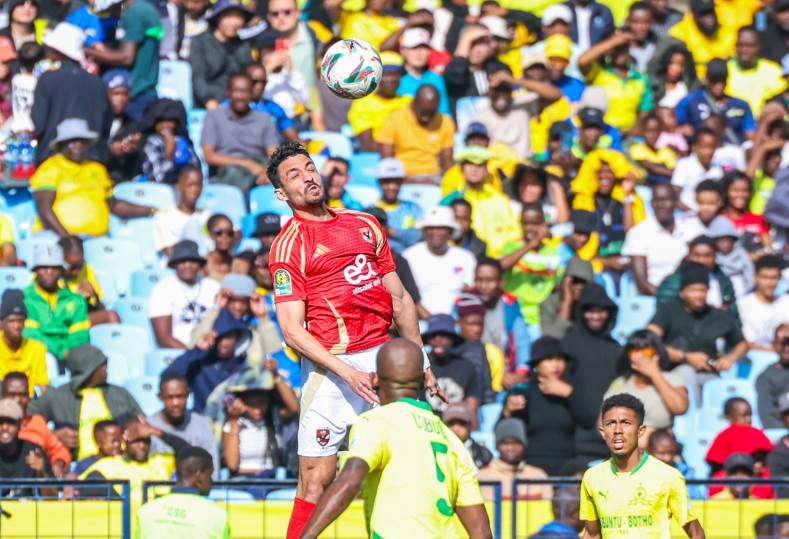 بعثة الأهلي تغادر جنوب إفريقيا إلى القاهرة بعد التعادل مع صن داونز بدوري الأبطال بعثة الأهلي تغادر جنوب إفريقيا إلى القاهرة بعد التعادل مع صن داونز بدوري الأبطال