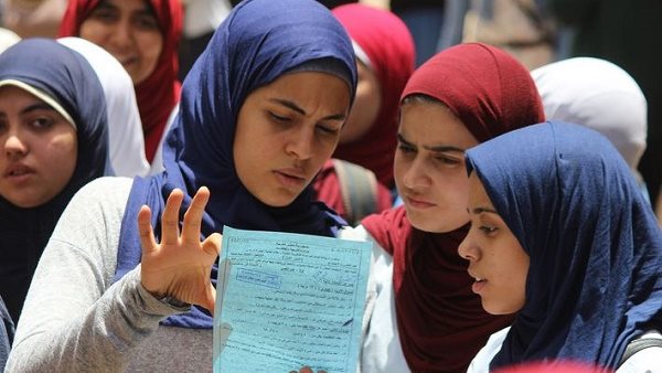 بعد الانتهاء من الأسئلة.. مصادر بالتعليم: الامتحانات في المدارس مش في الجامعات بعد الانتهاء من الأسئلة.. مصادر بالتعليم: الامتحانات في المدارس مش في الجامعات