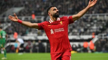 بعد جدل الرحيل.. محمد صلاح يفاجئ الجميع بقرار تجديد عقده مع ليفربول