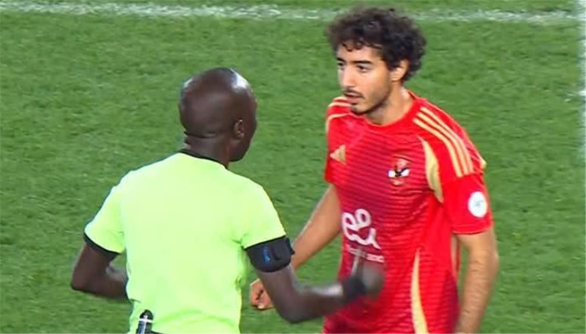بعد دفع محمد هاني.. خبير قانوني يكشف لـ”بطولات” مصير حكم مباراة الأهلي والهلال السوداني بعد دفع محمد هاني.. خبير قانوني يكشف لـ”بطولات” مصير حكم مباراة الأهلي والهلال السوداني