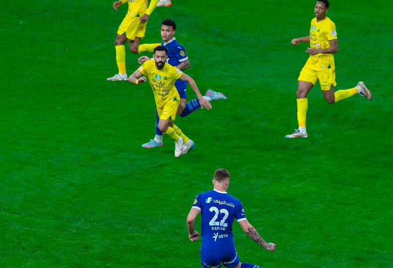 بعد صيام جولتين.. الهلال يعود لسكة الانتصارات من بوابة الخليج في الدوري السعودي بعد صيام جولتين.. الهلال يعود لسكة الانتصارات من بوابة الخليج في الدوري السعودي