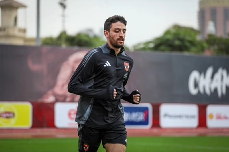 بعد غياب 115 يومًا.. عودة طاهر لمقاعد بدلاء الأهلي أمام الهلال بعد غياب 115 يومًا.. عودة طاهر لمقاعد بدلاء الأهلي أمام الهلال