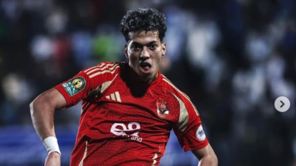 بعد فوز الأهلى على الهلال السودانى ..امام عاشور يحتفل على طريقته بعد فوز الأهلى على الهلال السودانى ..امام عاشور يحتفل على طريقته