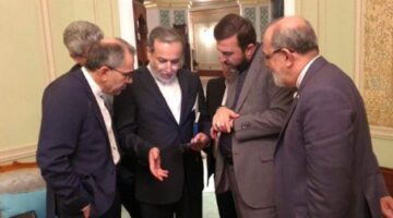 بعد مباحثات عُمان “الإيجابية”.. تفاؤل أمريكي- إيراني بقرب إنجاز اتفاق نووي مع الاعتراف بوجود عقبات واستمرار لغة التهديد