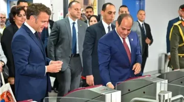 بـ120 جنيها.. ما لا تعرفه عن كارت المحفظة الذي استخدمه ماكرون لعبور بوابات المترو