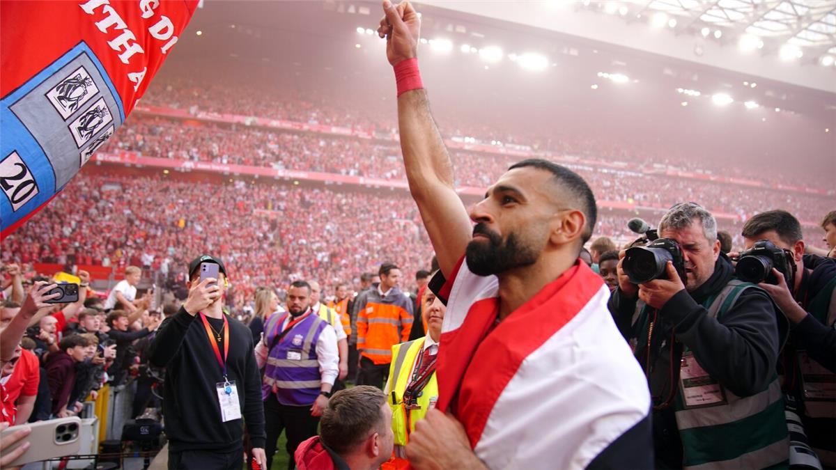 بـ”غمزة”.. محمد صلاح يذكر جمهور ليفربول بوعد قديم بعد حسم لقب الدوري الإنجليزي بـ”غمزة”.. محمد صلاح يذكر جمهور ليفربول بوعد قديم بعد حسم لقب الدوري الإنجليزي