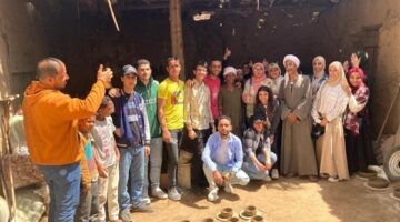 بقرية أم دومة.. كلية الآثار بجامعة سوهاج تنظم زيارة ميدانية للطلاب لمصنع الفخار