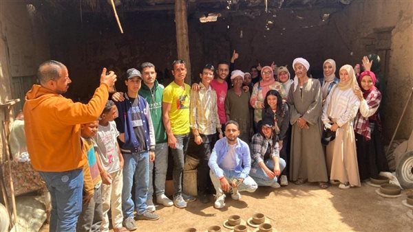 بقرية أم دومة.. كلية الآثار بجامعة سوهاج تنظم زيارة ميدانية للطلاب لمصنع الفخار بقرية أم دومة.. كلية الآثار بجامعة سوهاج تنظم زيارة ميدانية للطلاب لمصنع الفخار