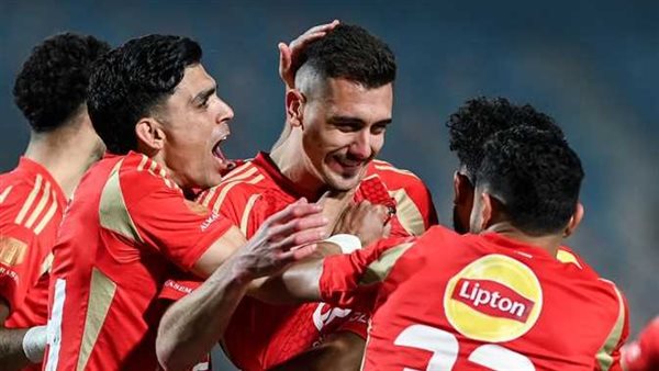 بن شرقي ووسام أبو علي يقودان هجوم الأهلي أمام الهلال السوداني