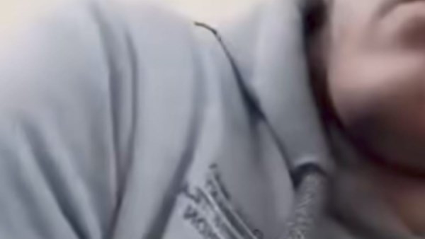 بنت ضربت خطيبها بالقلم على السوشيال ميديا .. تفاصيل فيديو تصدر التريند بنت ضربت خطيبها بالقلم على السوشيال ميديا .. تفاصيل فيديو تصدر التريند