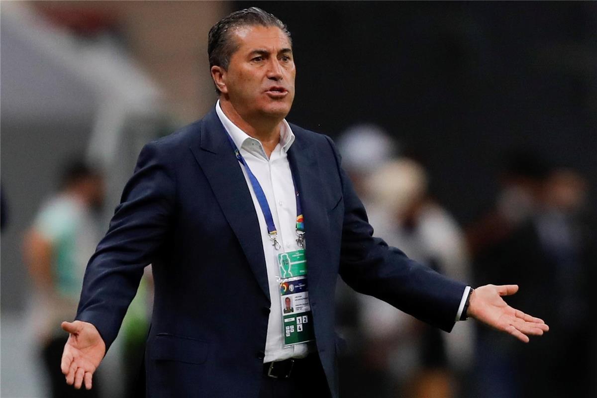 ميدو ينهي الجدل حول مستقبل بيسيرو في الزمالك