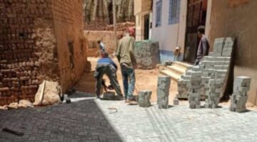 بدء المرحلة الثانية لتغطية أحياء موط القديمة بالإنترلوك للارتقاء بالمظهر الحضاري وخدمة المواطنين
