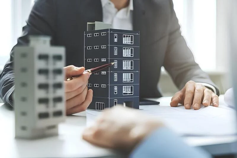 تحقيق يكشف تورط مطورين عقاريين في عمليات مالية مشبوهة مع مغاربة العالم تحقيق يكشف تورط مطورين عقاريين في عمليات مالية مشبوهة مع مغاربة العالم