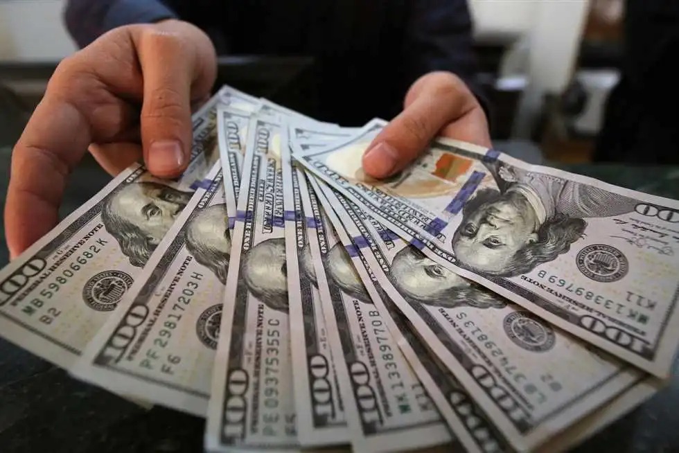 تراجع الدولار وسط توقعات تباطؤ تضخم أسعار المستهلكين بأكبر اقتصادات العالم تراجع الدولار وسط توقعات تباطؤ تضخم أسعار المستهلكين بأكبر اقتصادات العالم
