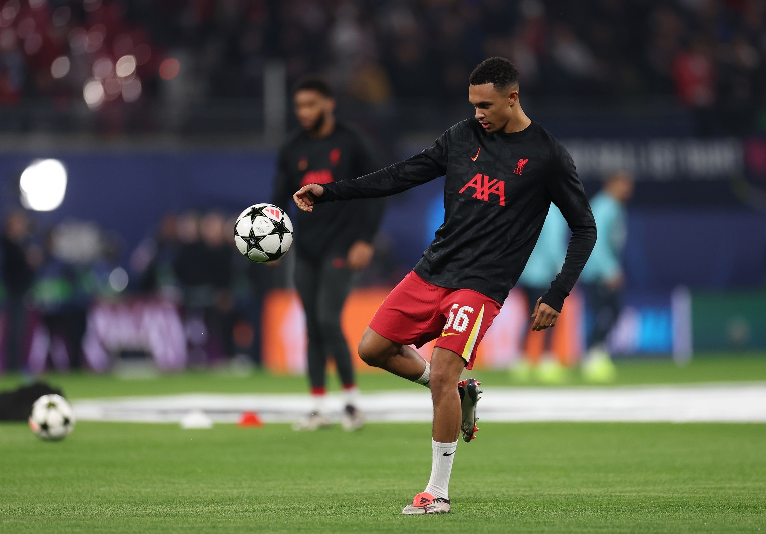 إثارة خارج الملعب.. عملاق أوروبي يحاول خطف أرنولد قبل ريال مدريد