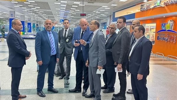 تزامنًا مع انطلاق الموسم السياحي الصيفي.. رئيس الشركة المصرية للمطارات يجري زيارة مفاجئة لمطار الغردقة تزامنًا مع انطلاق الموسم السياحي الصيفي.. رئيس الشركة المصرية للمطارات يجري زيارة مفاجئة لمطار الغردقة