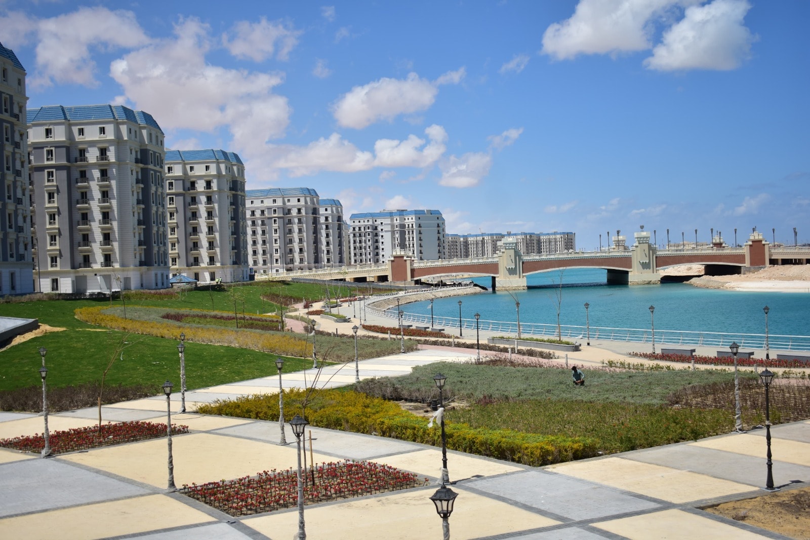 تسليم 6396 وحدة سكنية بالمرحلة الأولى من وحدات الأبراج الشاطئية بمدينة العلمين الجديدة تسليم 6396 وحدة سكنية بالمرحلة الأولى من وحدات الأبراج الشاطئية بمدينة العلمين الجديدة