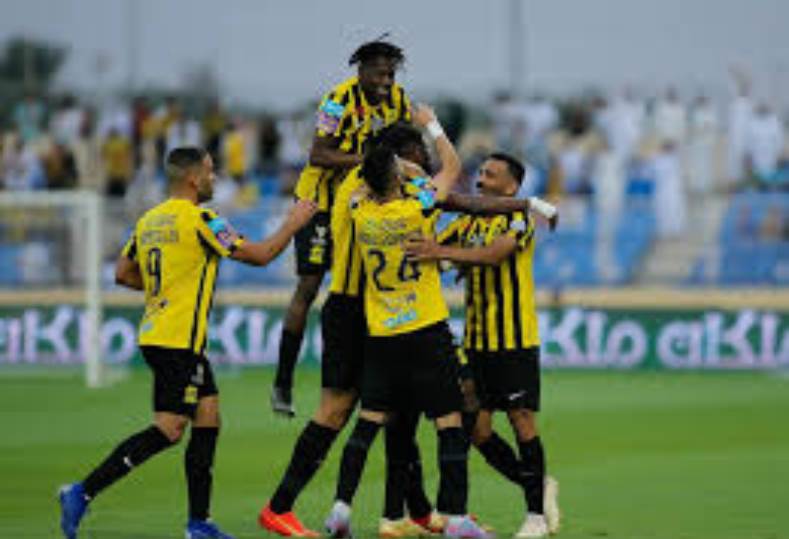 تشكيل الاتحاد المتوقع ضد الفتح .. موقف كريم بنزيما؟ تشكيل الاتحاد المتوقع ضد الفتح .. موقف كريم بنزيما؟