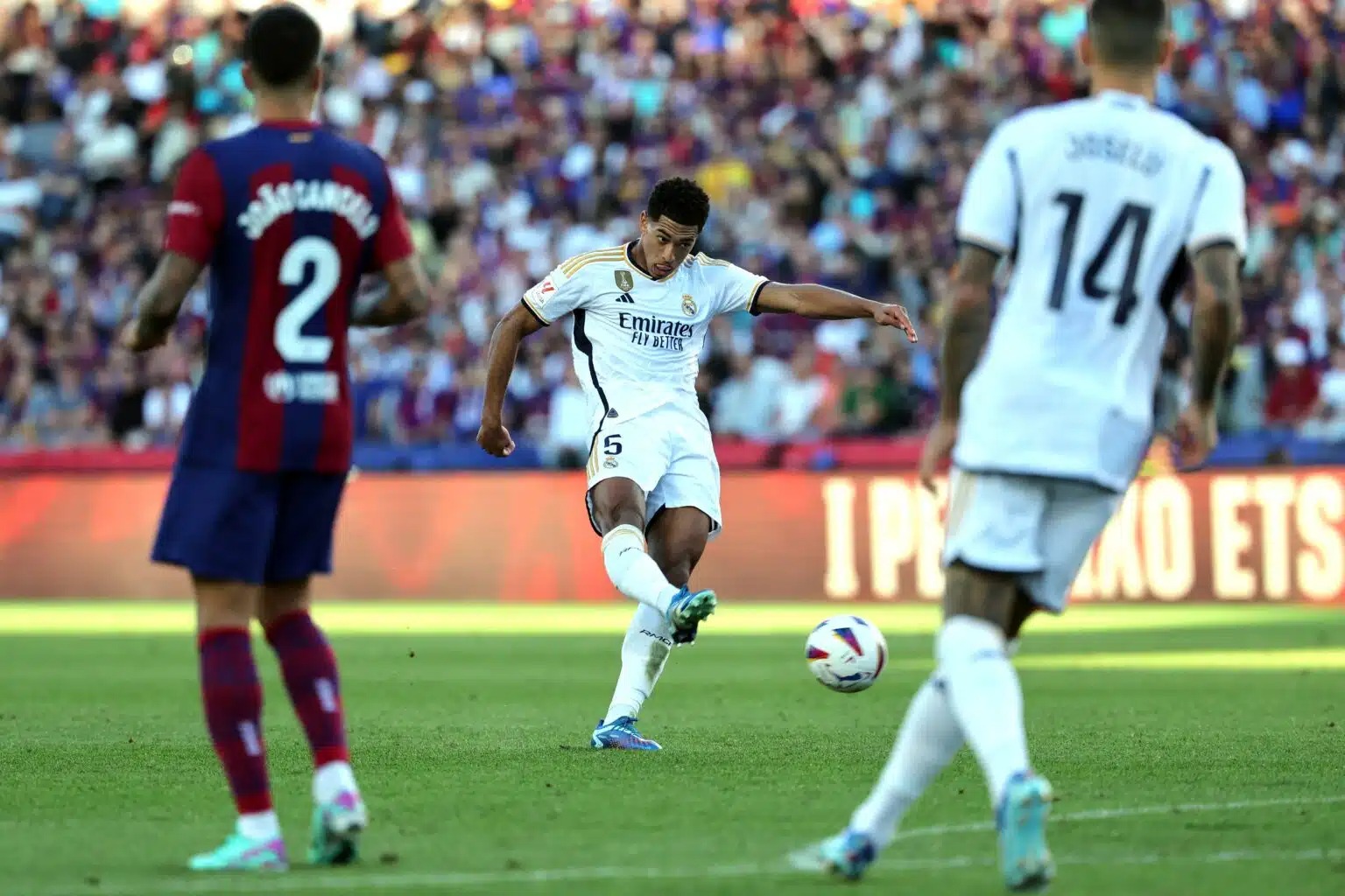 تصرف بقلة احترام – أسطورة برشلونة يهاجم ريال مدريد تصرف بقلة احترام – أسطورة برشلونة يهاجم ريال مدريد