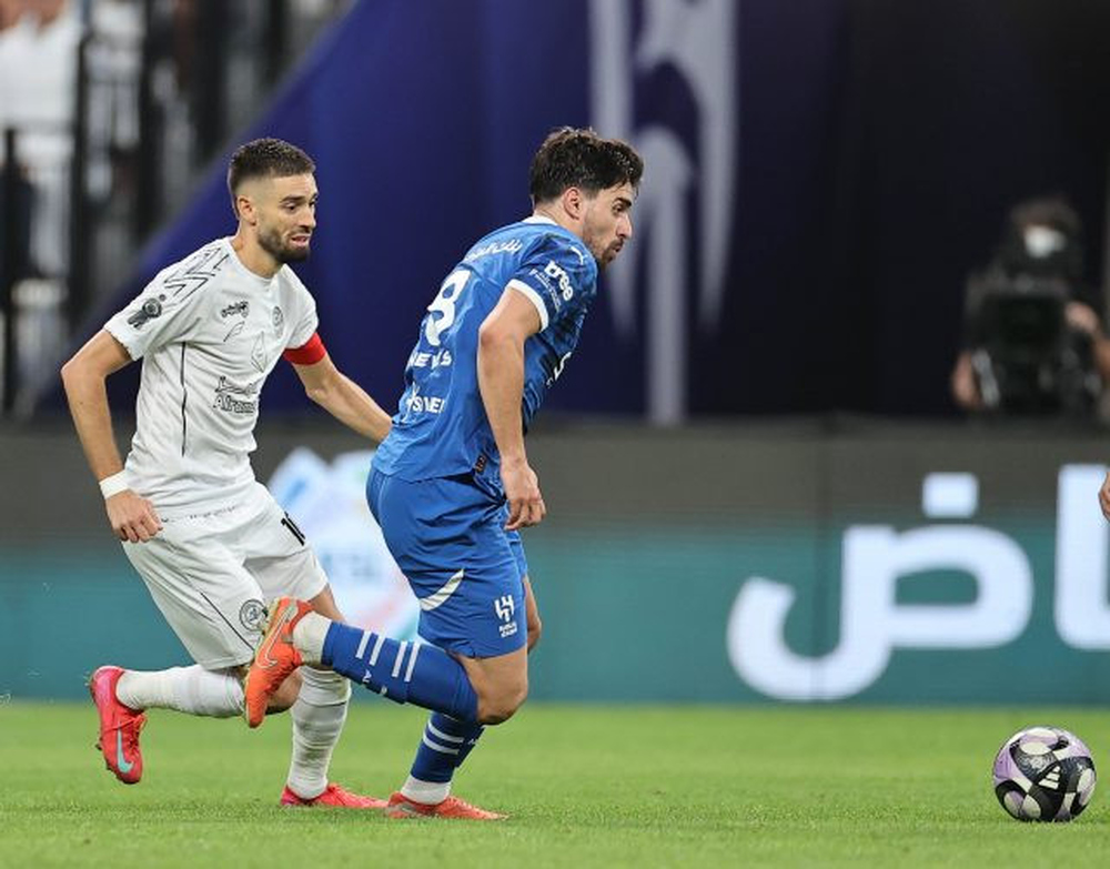تعادل الشباب أمام الهلال 2-2 في الدوري السعودي للمحترفين لكرة القدم تعادل الشباب أمام الهلال 2-2 في الدوري السعودي للمحترفين لكرة القدم
